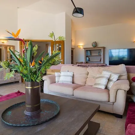 Quinta Do Verao 6br Sea Views Salt Pool & 12 Person Jacuzzi