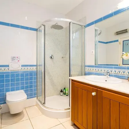 Quinta Do Verao 6br Sea Views Salt Pool & 12 Person Jacuzzi וילה