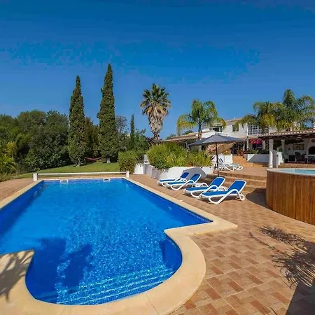 Quinta Do Verao 6br Sea Views Salt Pool & 12 Person Jacuzzi וילה