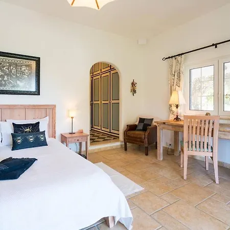 Quinta Do Verao 6br Sea Views Salt Pool & 12 Person Jacuzzi וילה