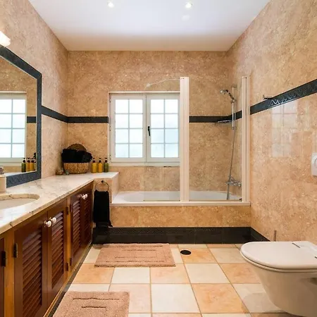 Quinta Do Verao 6br Sea Views Salt Pool & 12 Person Jacuzzi לאגוּ‏ש