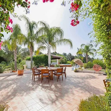 Quinta Do Verao 6br Sea Views Salt Pool & 12 Person Jacuzzi וילה