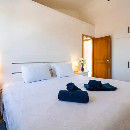 Quinta Do Verao 6br Sea Views Salt Pool & 12 Person Jacuzzi וילה