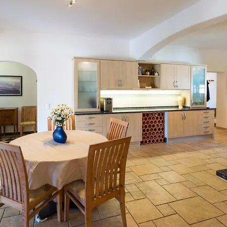 Quinta Do Verao 6br Sea Views Salt Pool & 12 Person Jacuzzi Villa